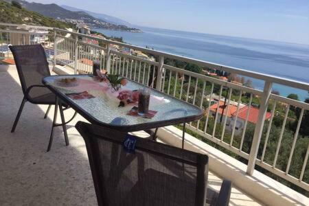 Thea Court Clio & Erato Apartments Palaiontsiflikion Exterior foto