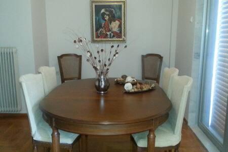 Thea Court Clio & Erato Apartments Palaiontsiflikion Exterior foto